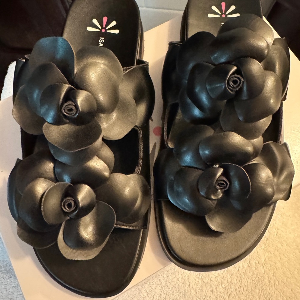 Isaac Mizrahi live Black Floral Slide Sandals 8